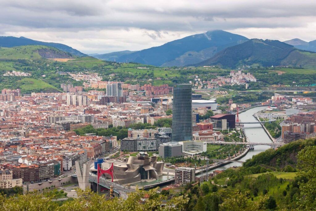 Vista aérea de Bilbao y el Museo Guggenheim