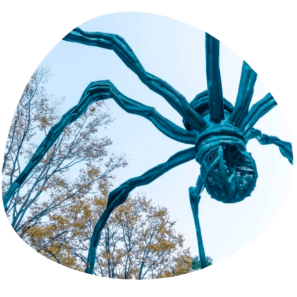 Monumento con el nombre Mamá, tiene forma de araña.